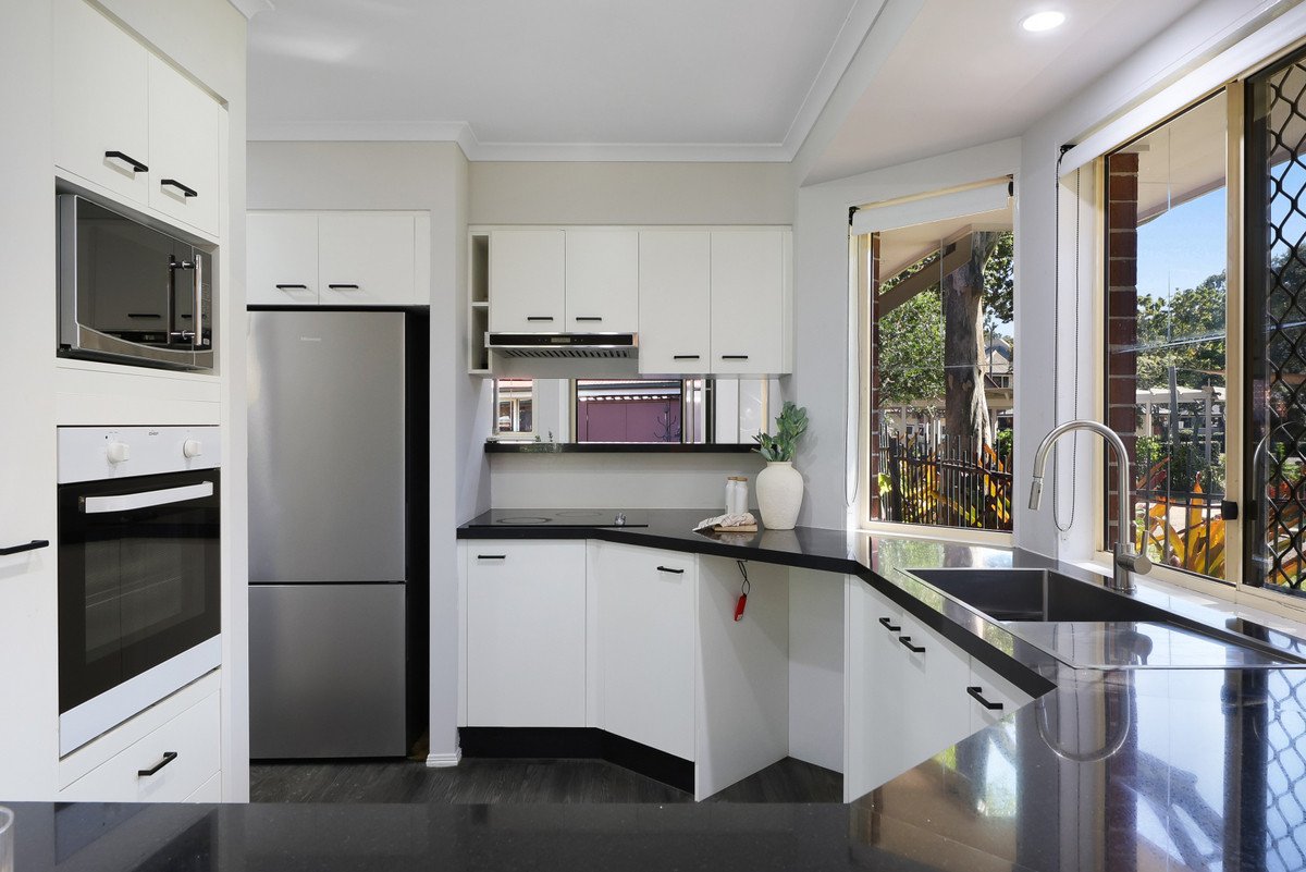 14/18 Tallebudgera Creek Road BURLEIGH HEADS 6