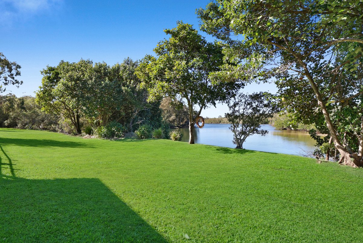 14/18 Tallebudgera Creek Road BURLEIGH HEADS 17