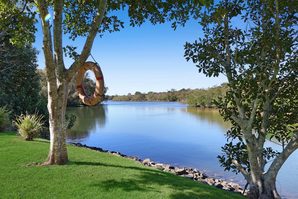 14/18 Tallebudgera Creek Road BURLEIGH HEADS 19