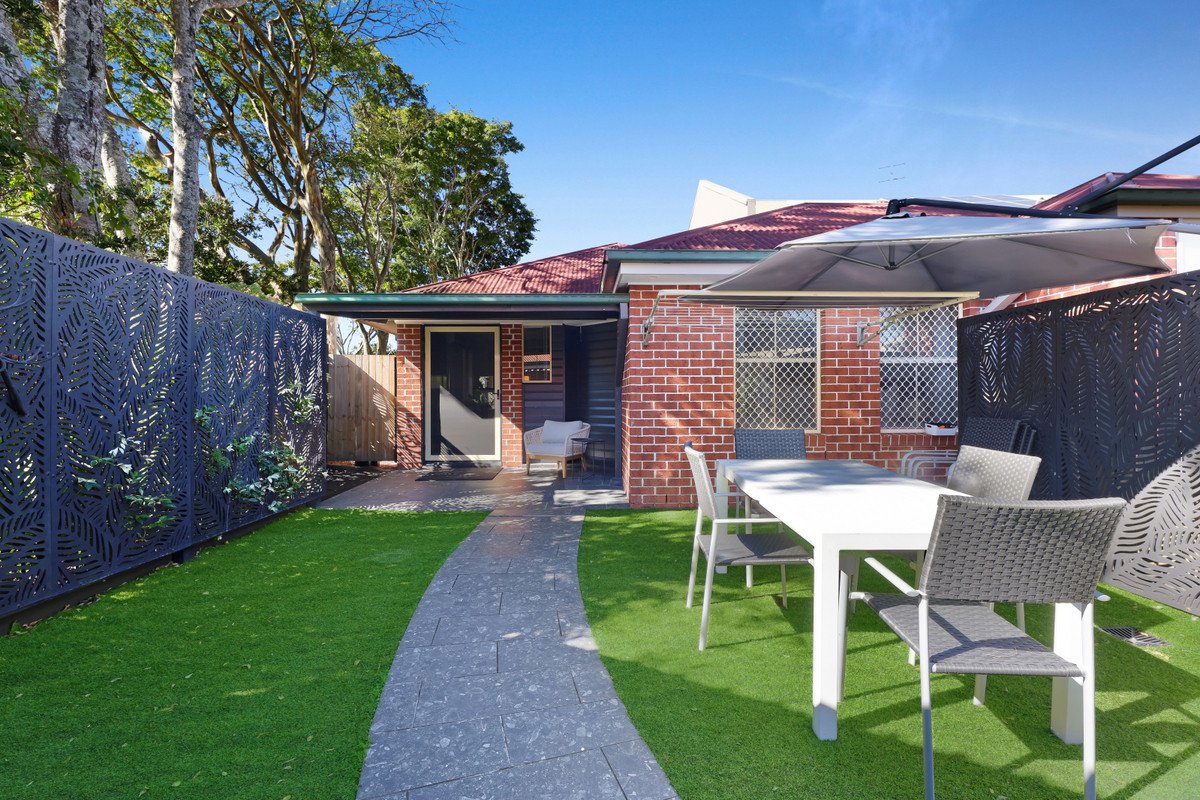 14/18 Tallebudgera Creek Road BURLEIGH HEADS 21