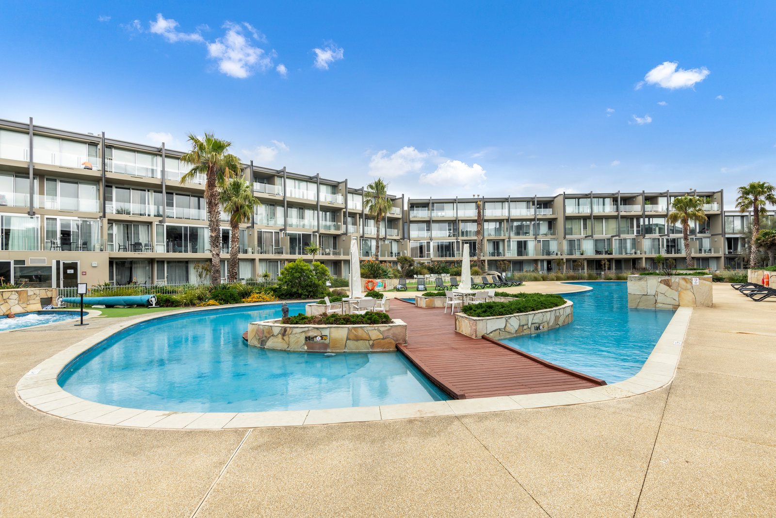 142144/100 The Esplanade, TORQUAY VIC 3228