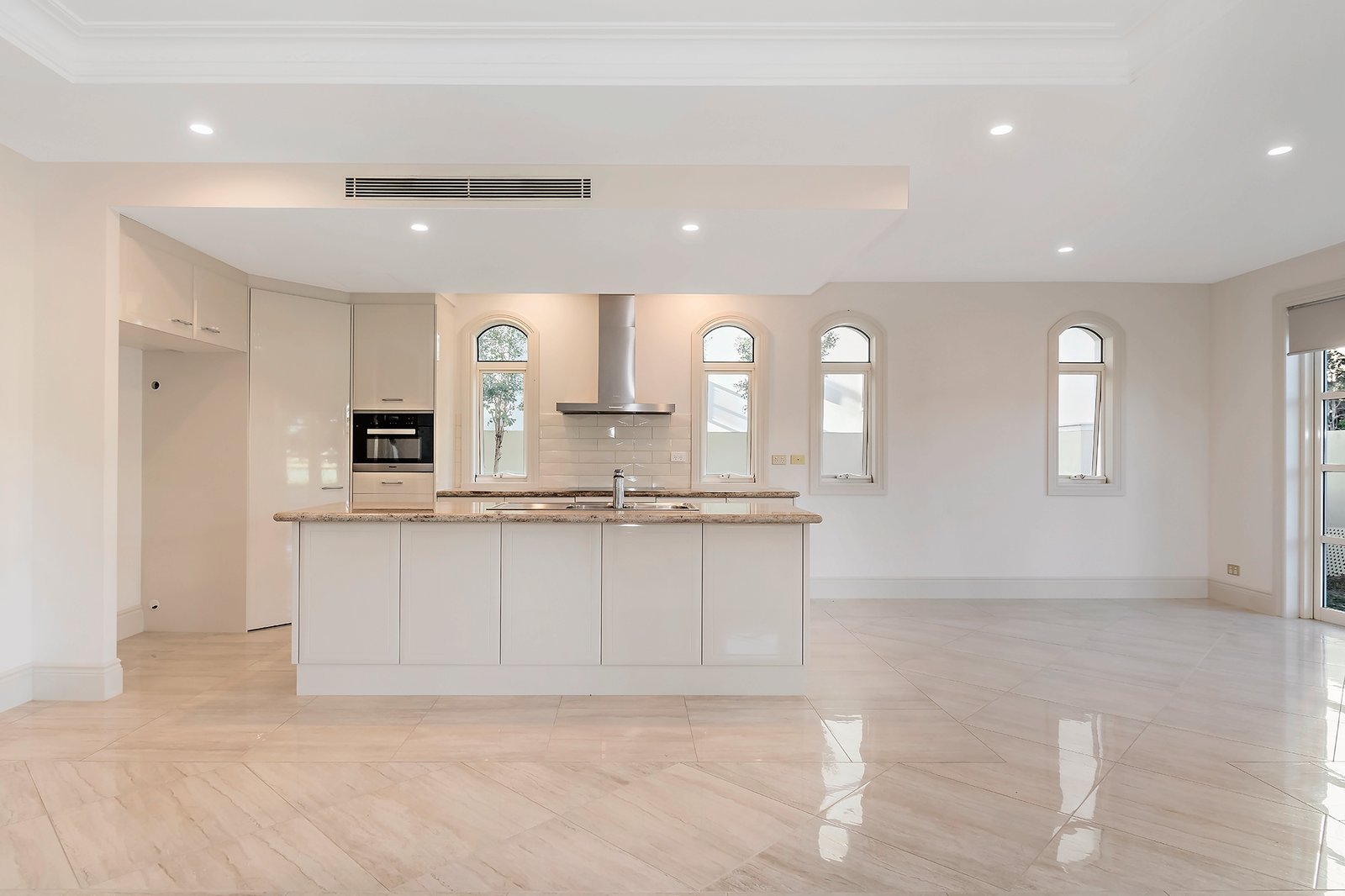 1/42-44 Brighton Parade SOUTHPORT 2