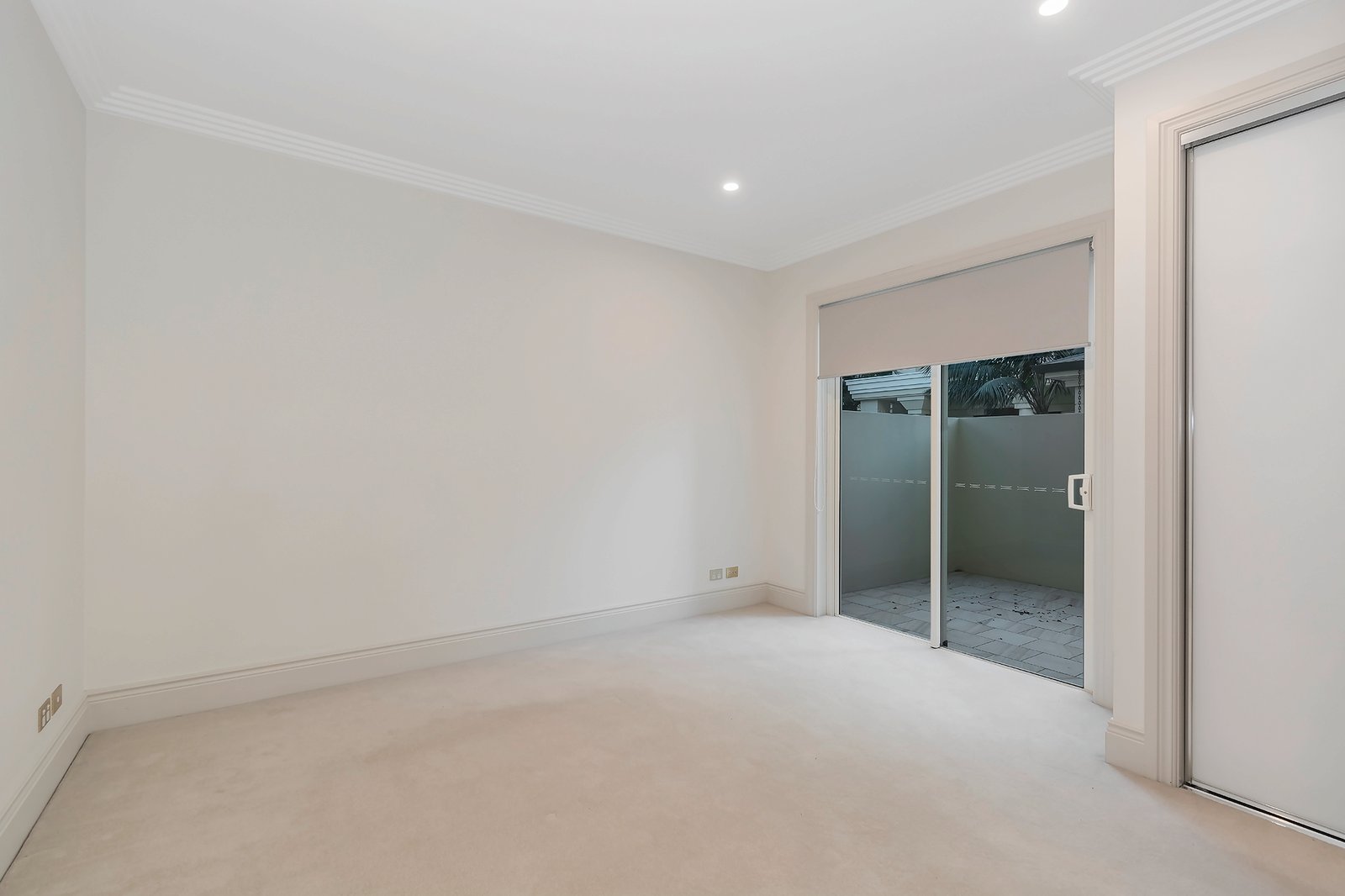 1/42-44 Brighton Parade SOUTHPORT 4