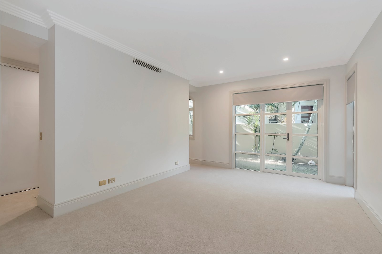 1/42-44 Brighton Parade SOUTHPORT 6