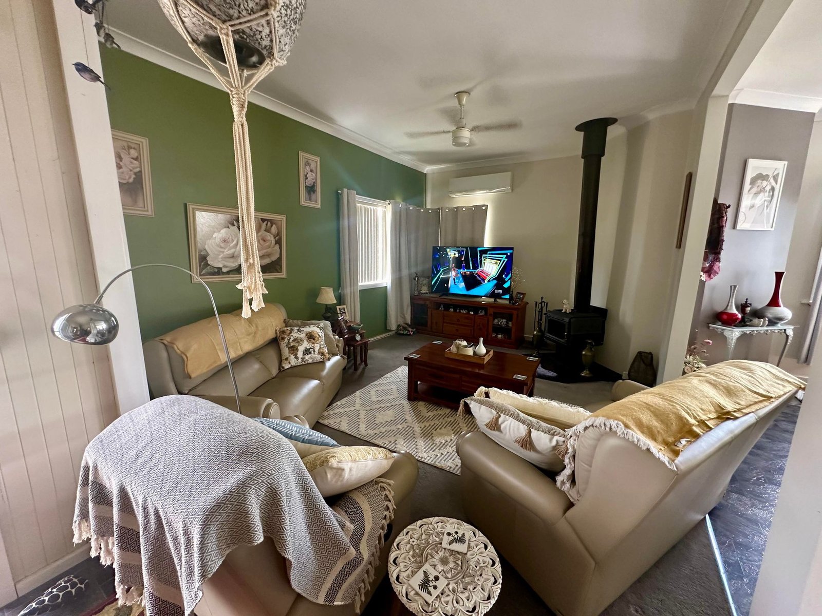 142 Albury St  TUMBARUMBA 2