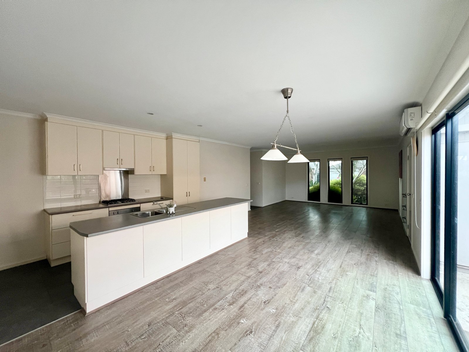 Gallery: 1/42 Benita Place