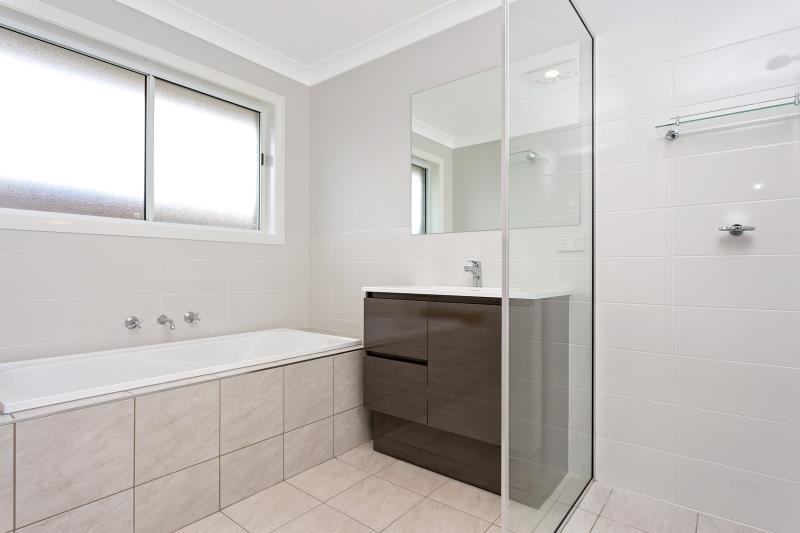 1/42 Breasley Crescent BOOROOMA 6