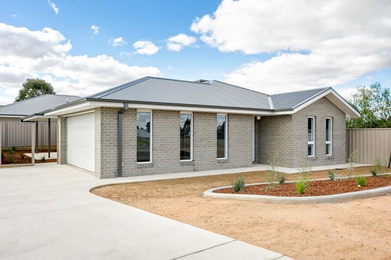 1/42 Breasley Crescent BOOROOMA 1