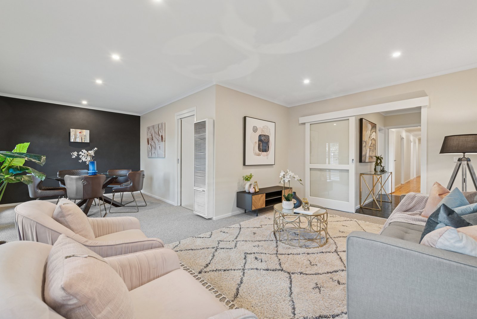 Gallery: 142 Centre Dandenong Road