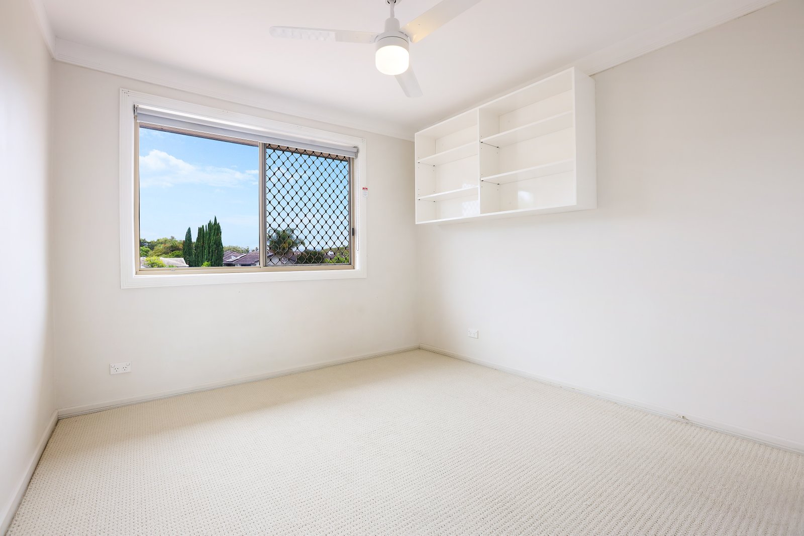 1/42 Corunna Crescent ASHMORE 6