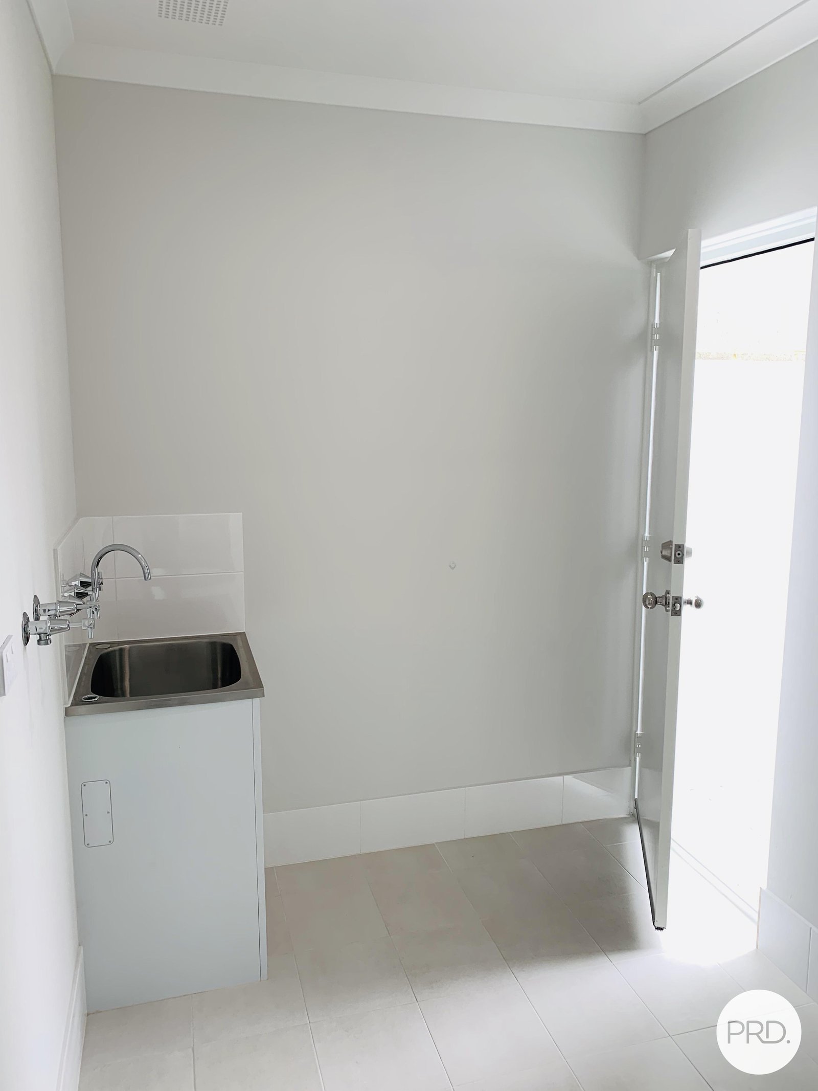 14/2 Crystalline Road SPEARWOOD 9