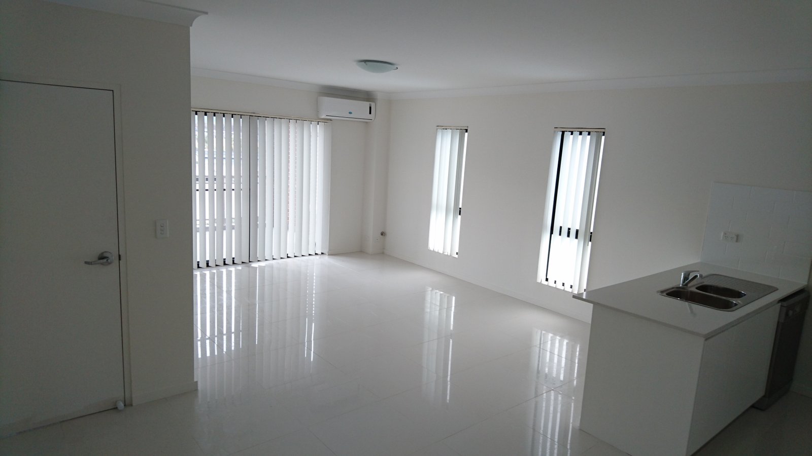 14/2 Glenmore Ridge Drive GLENMORE PARK 9