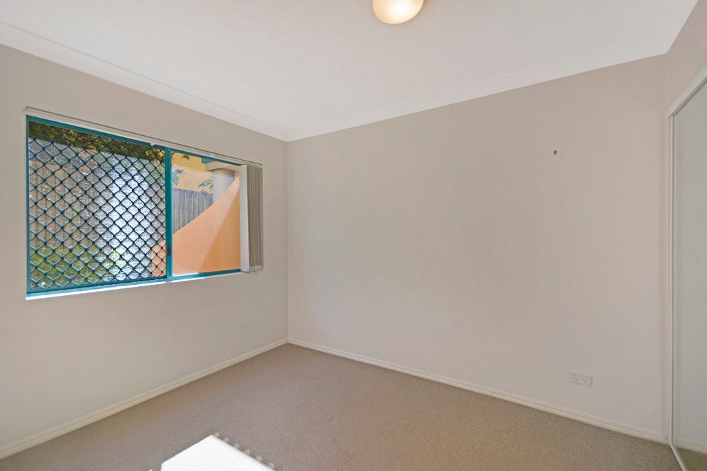 1/42 Rutledge Street COOLANGATTA 4