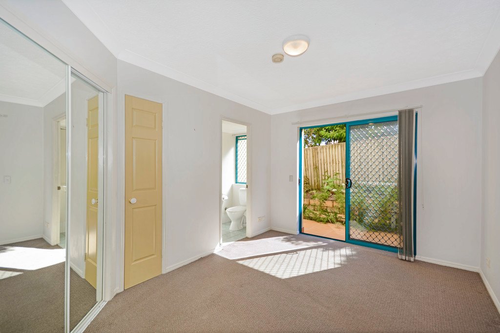 1/42 Rutledge Street COOLANGATTA 5