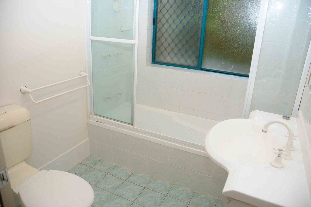 1/42 Rutledge Street COOLANGATTA 4