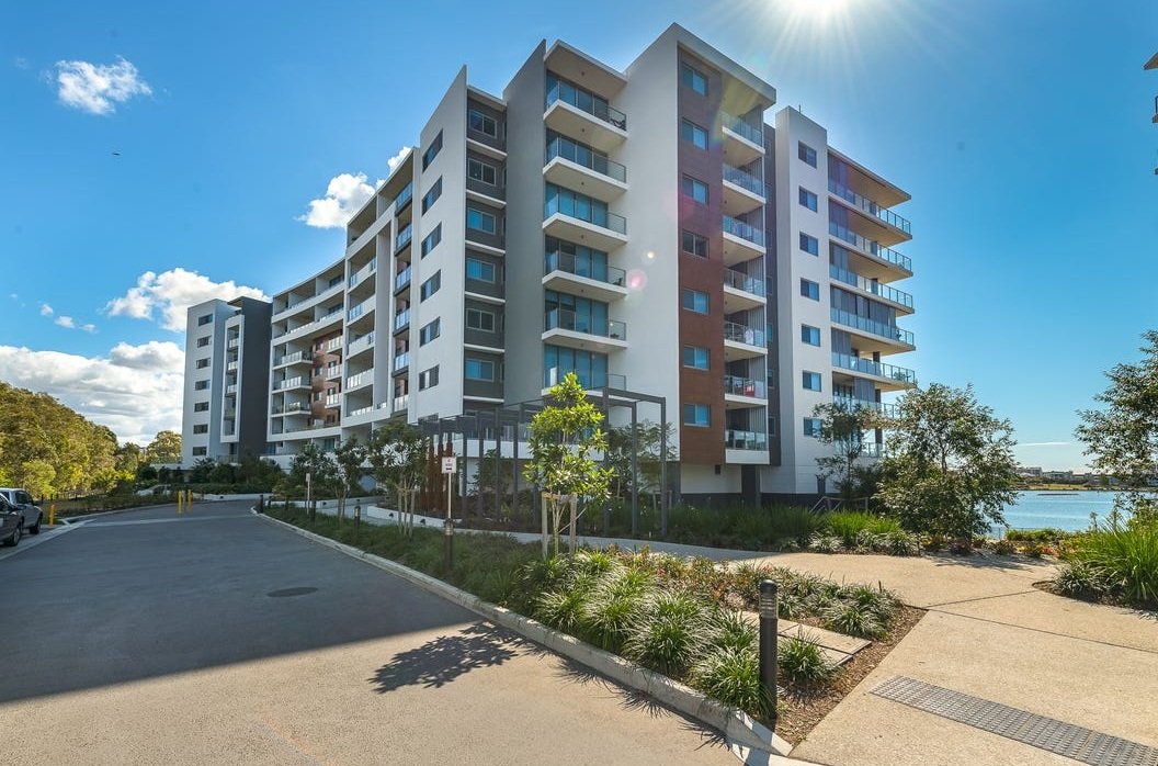 1420/397 Christine Avenue VARSITY LAKES 1