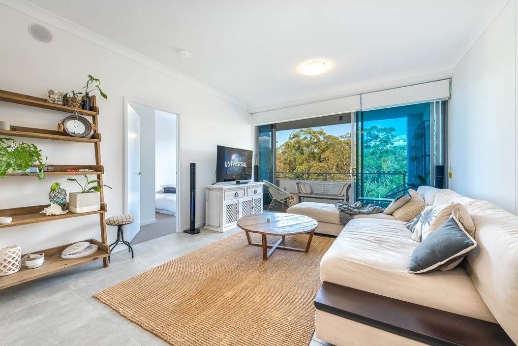 1420/397 Christine Avenue VARSITY LAKES 3