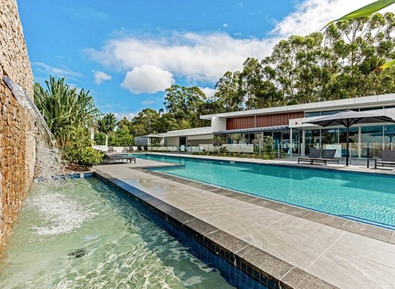 1420/397 Christine Avenue VARSITY LAKES 13