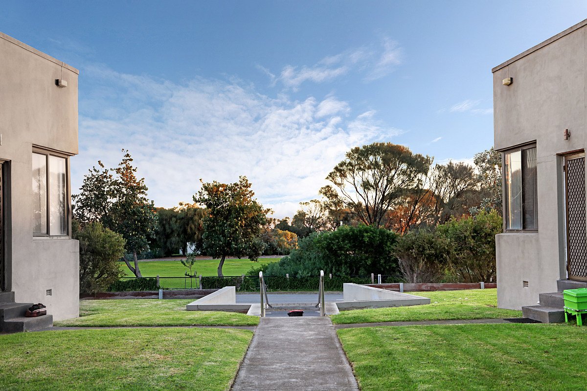 Gallery: 14/214 Beach Road