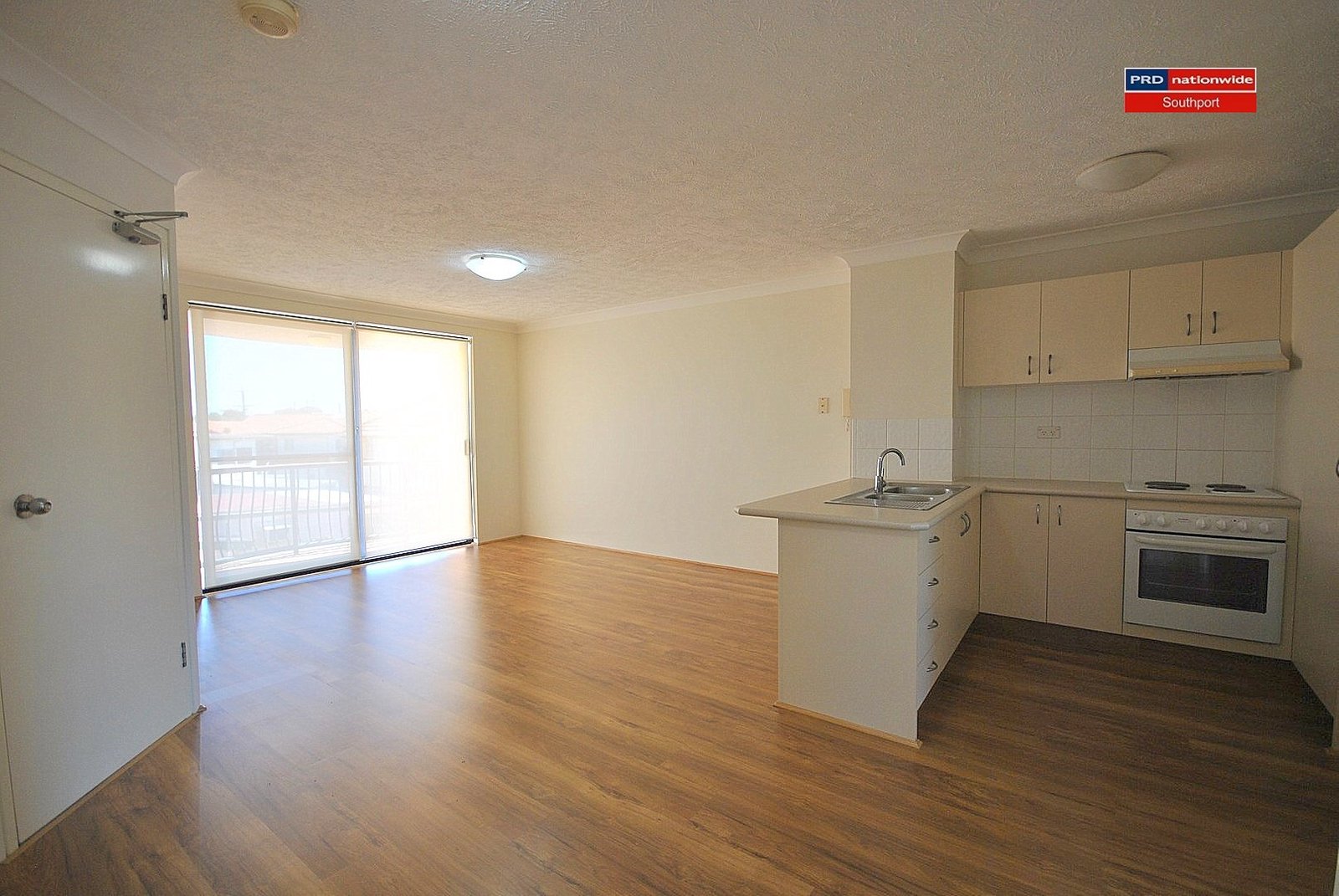 14/217 Scarborough Street SOUTHPORT 5