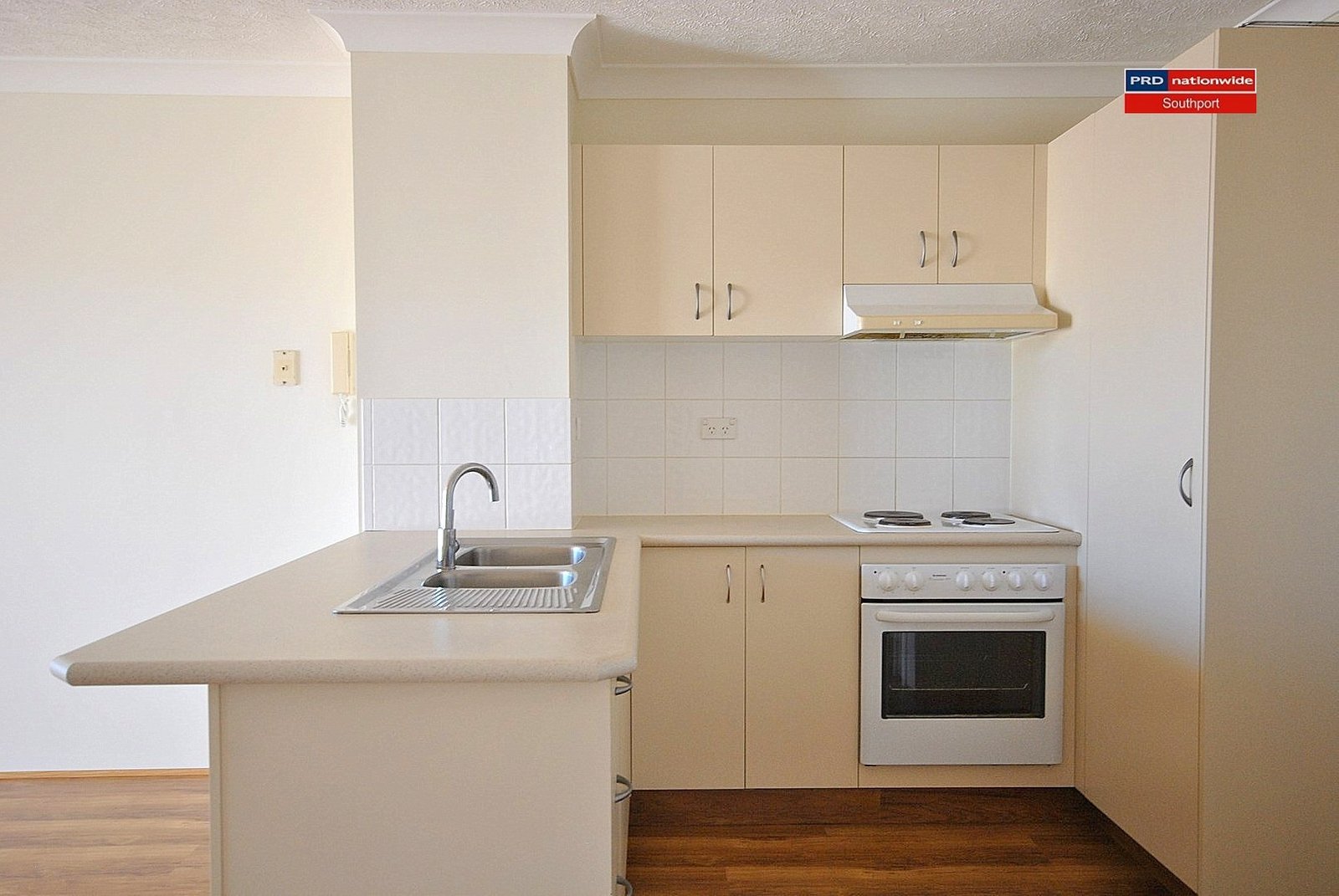 14/217 Scarborough Street SOUTHPORT 6