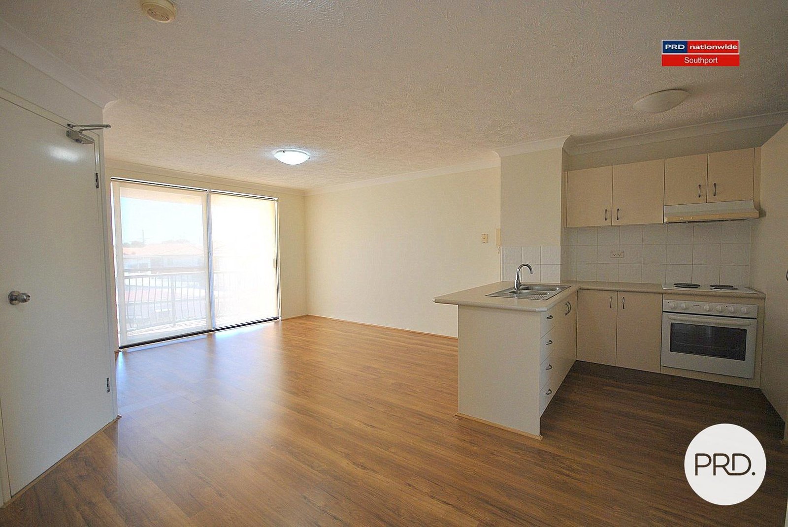 14/217 Scarborough Street SOUTHPORT 4