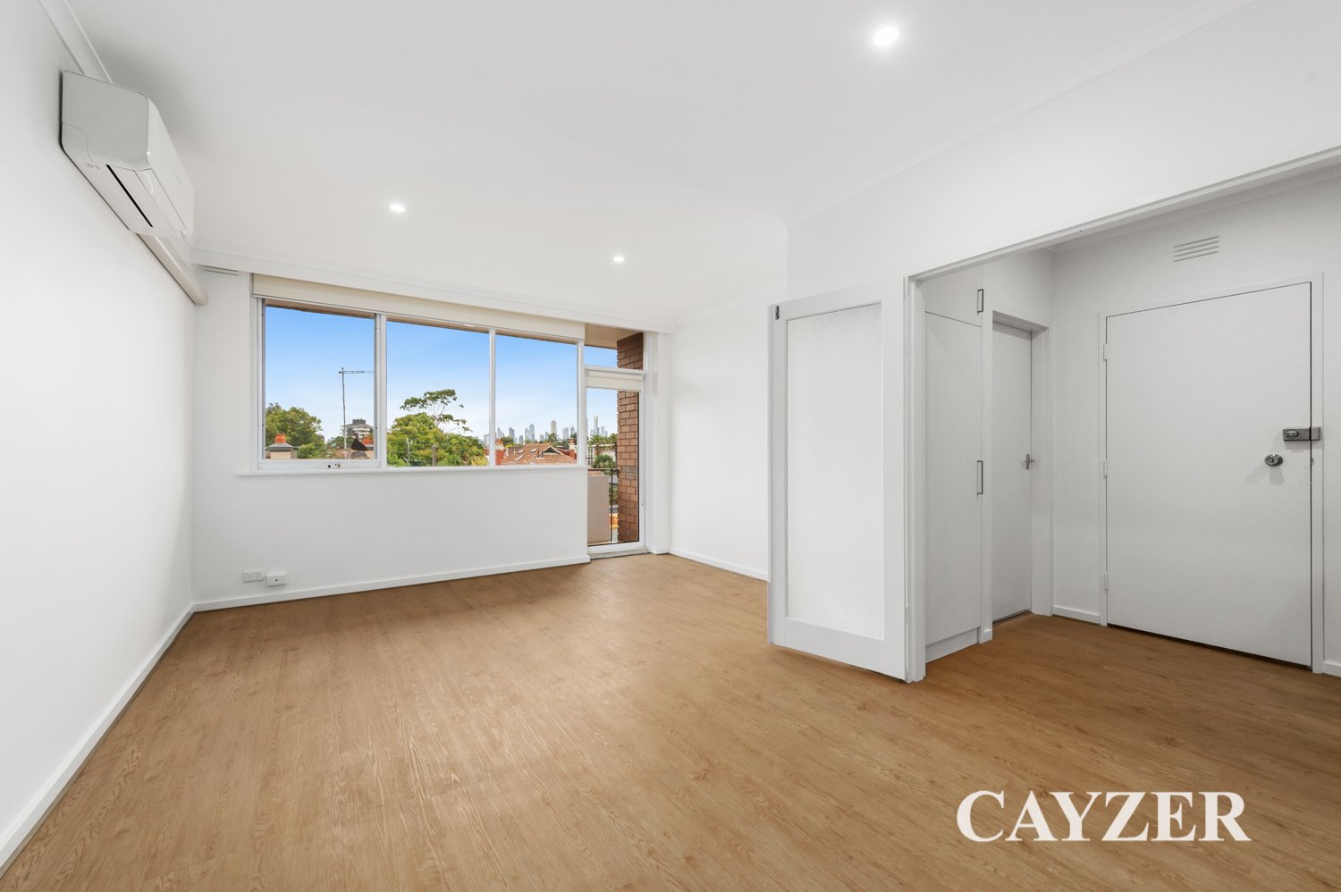 Gallery: 14/26 Loch Street
