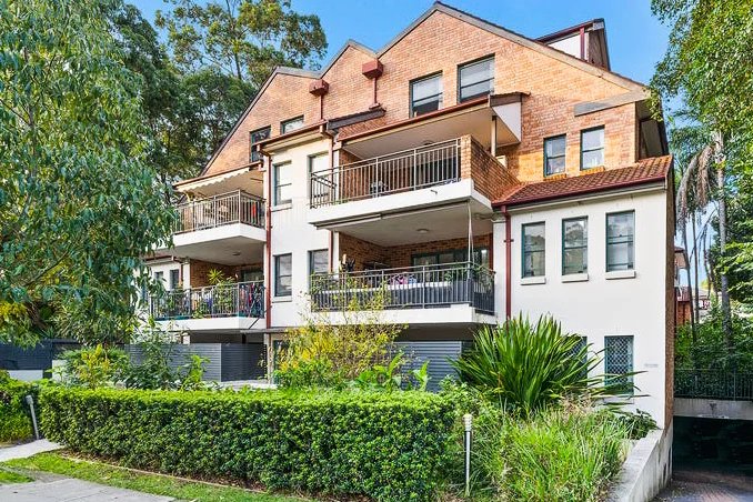 14/28-32 Carrington Avenue HURSTVILLE 1
