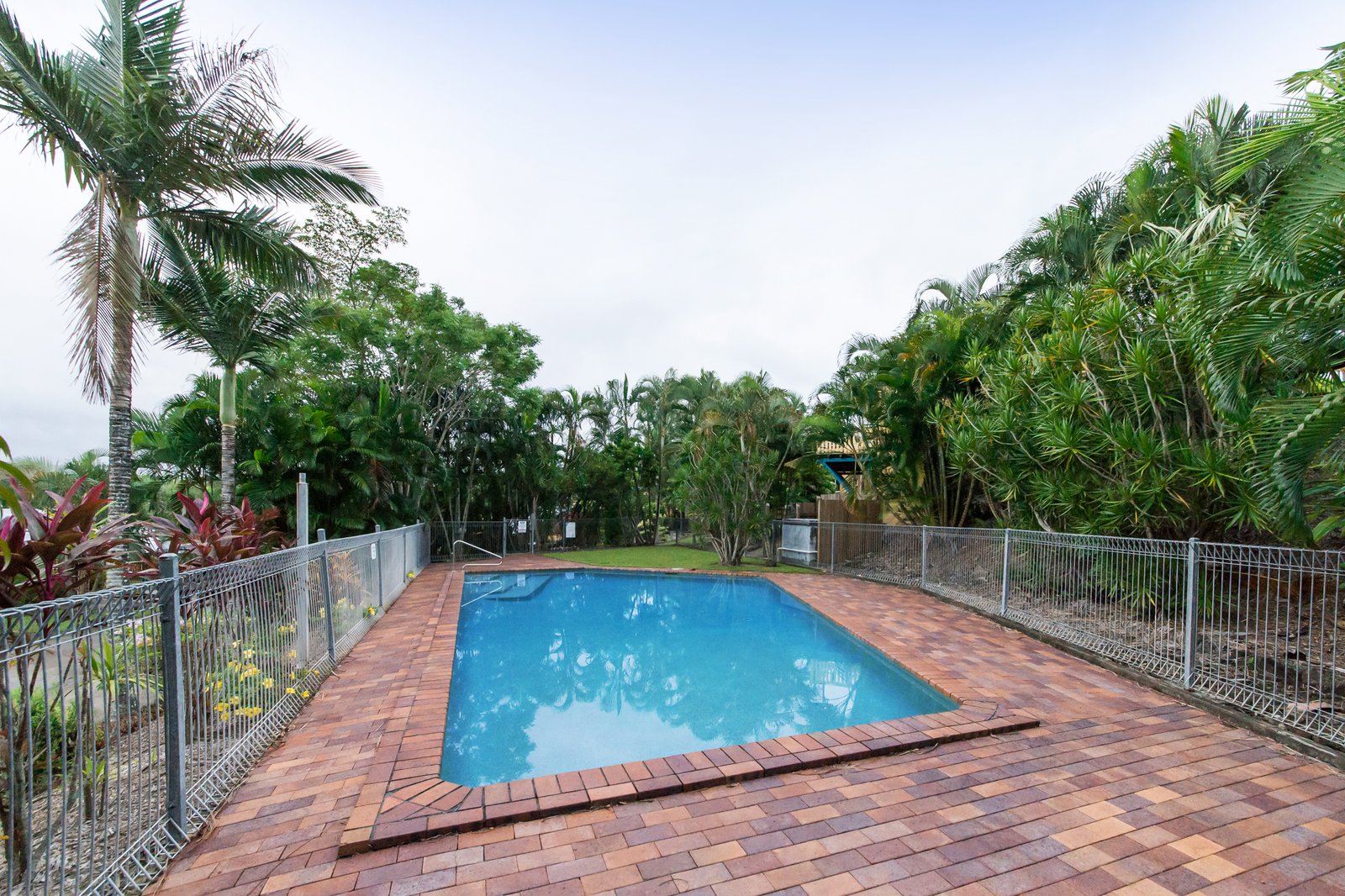 14/28 Island Drive CANNONVALE 2