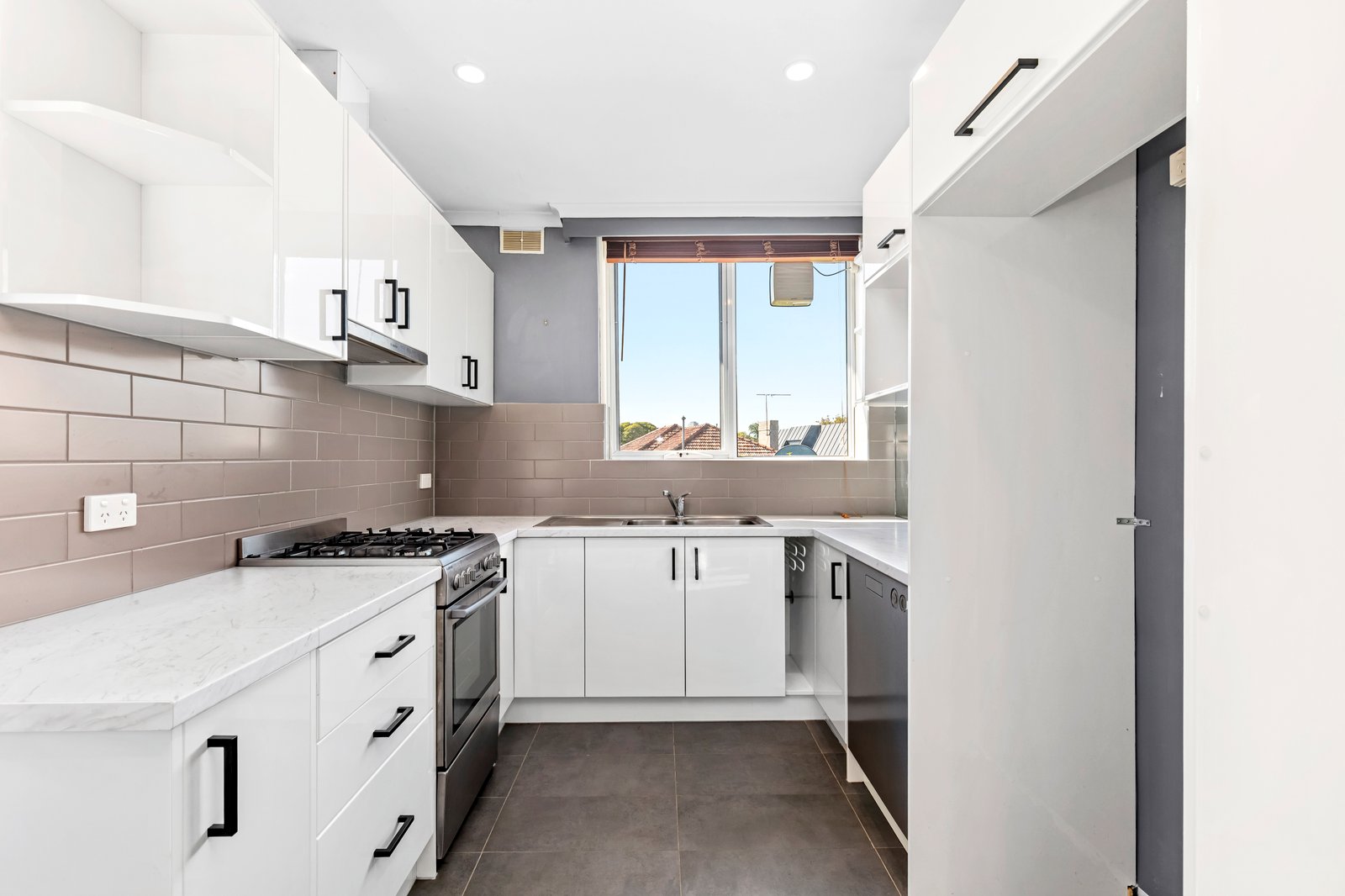 Gallery: 14/287 Barkly Street