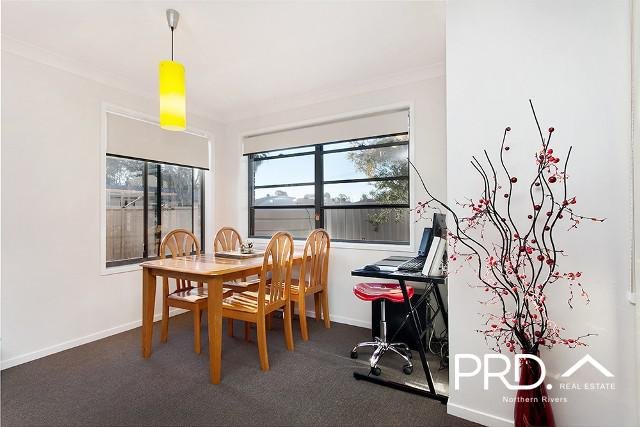 1/42A Farley Street CASINO 4