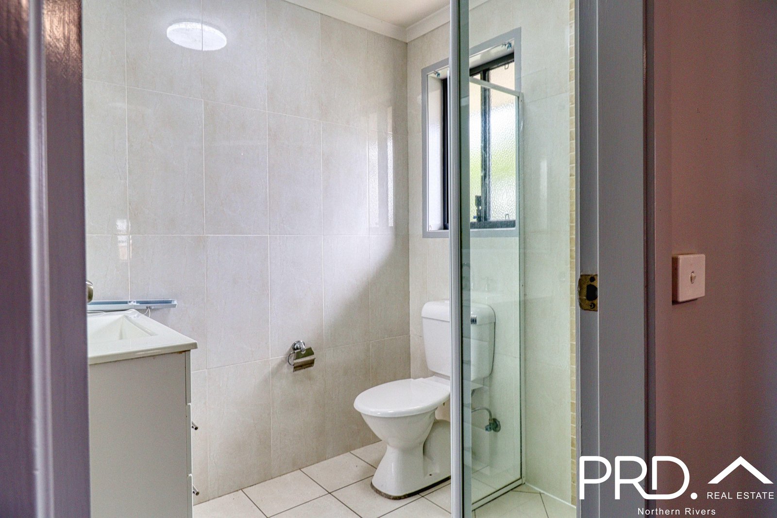 1/42A Farley Street CASINO 6