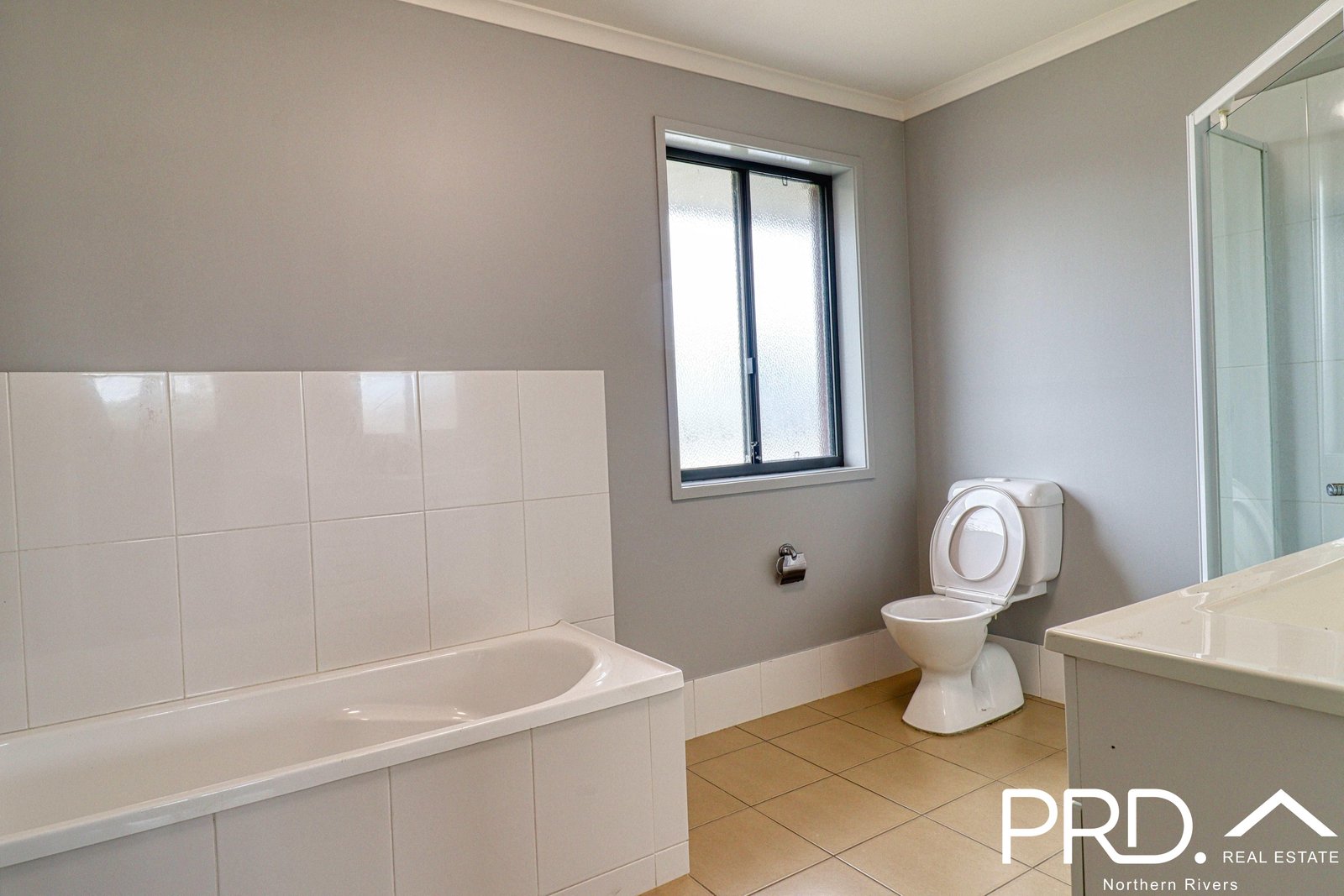 1/42A Farley Street CASINO 10