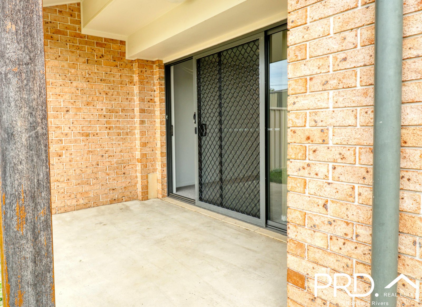 1/42A Farley Street CASINO 12