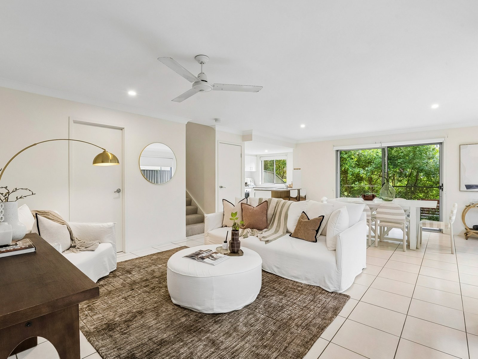14/3-15 Lennox Circuit POTTSVILLE 1