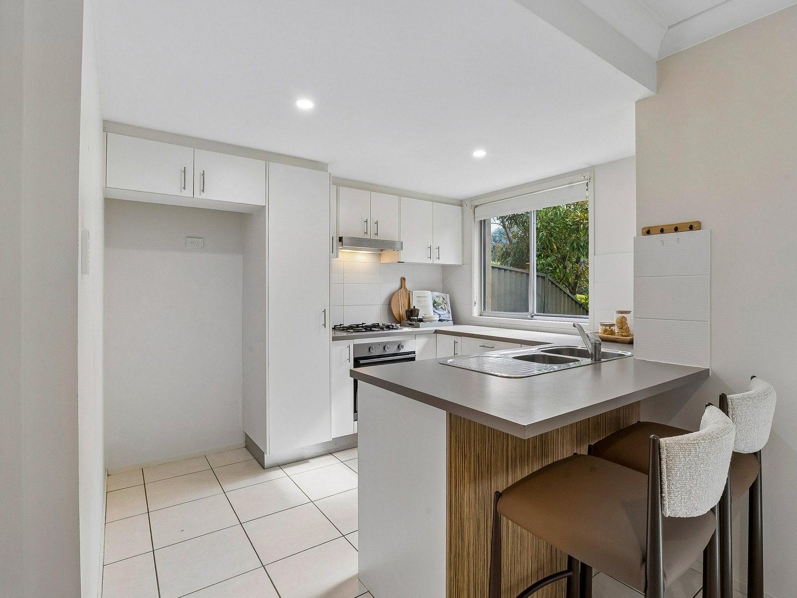 14/3-15 Lennox Circuit POTTSVILLE 2