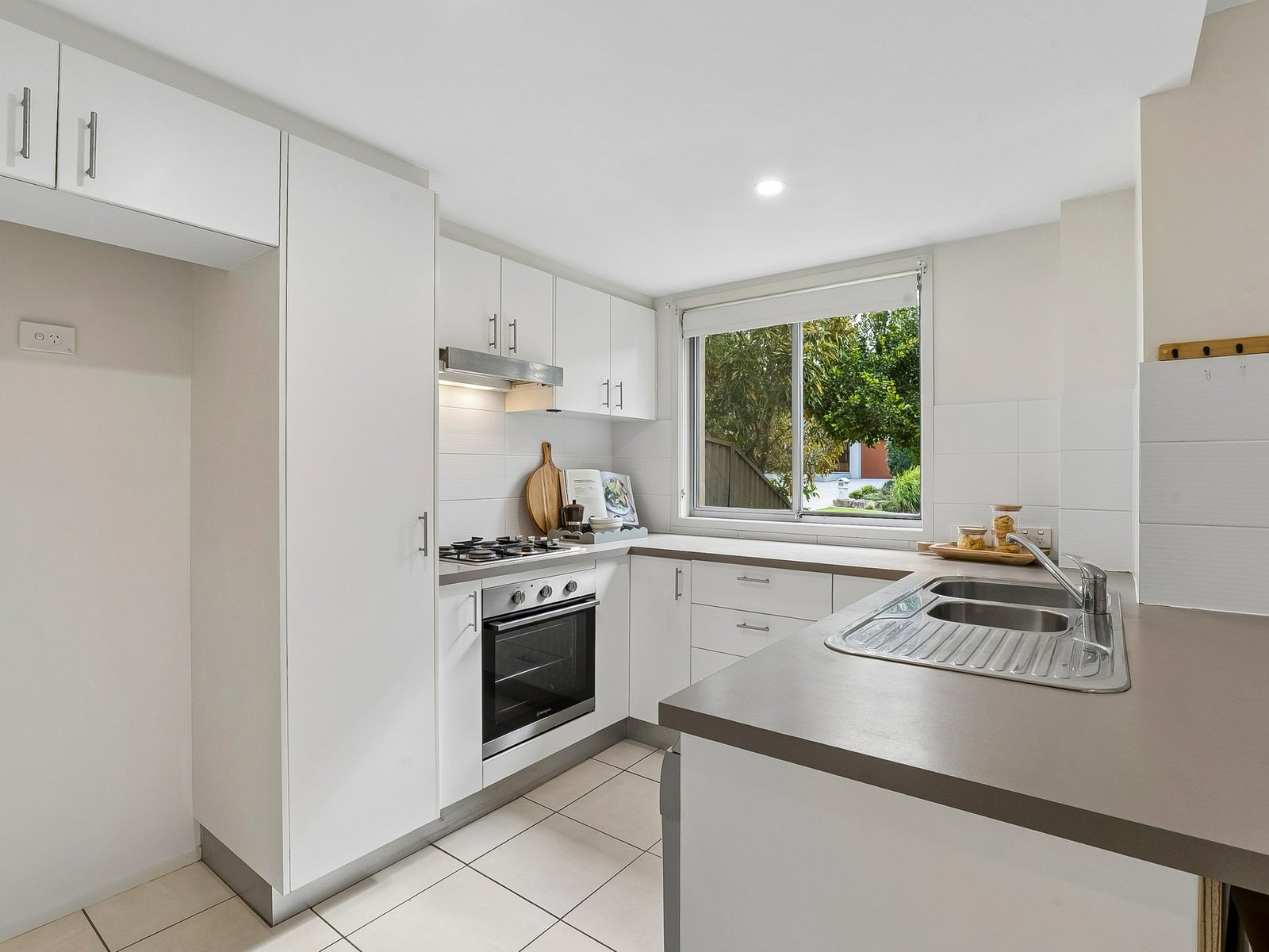 14/3-15 Lennox Circuit POTTSVILLE 8