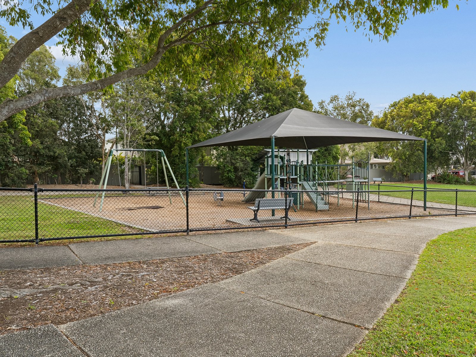 14/3-15 Lennox Circuit POTTSVILLE 18