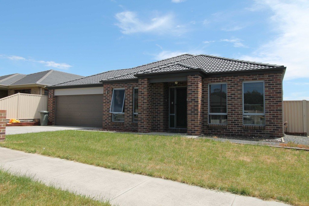 143 Canadian Lakes Boulevard CANADIAN 1