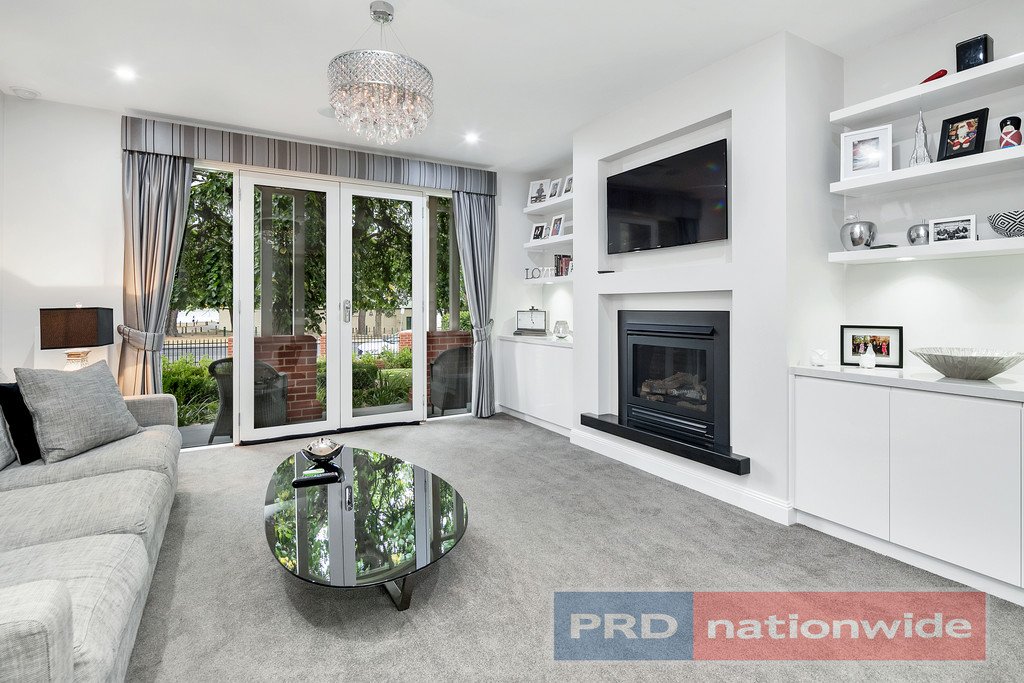 143 Wendouree Parade LAKE WENDOUREE 3