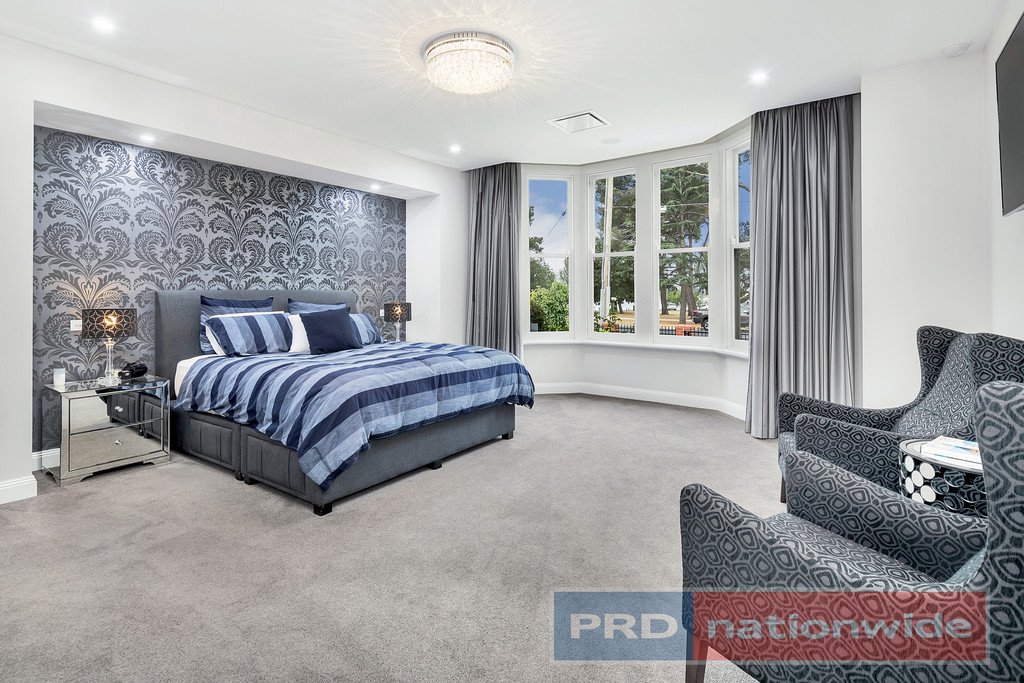 143 Wendouree Parade LAKE WENDOUREE 4