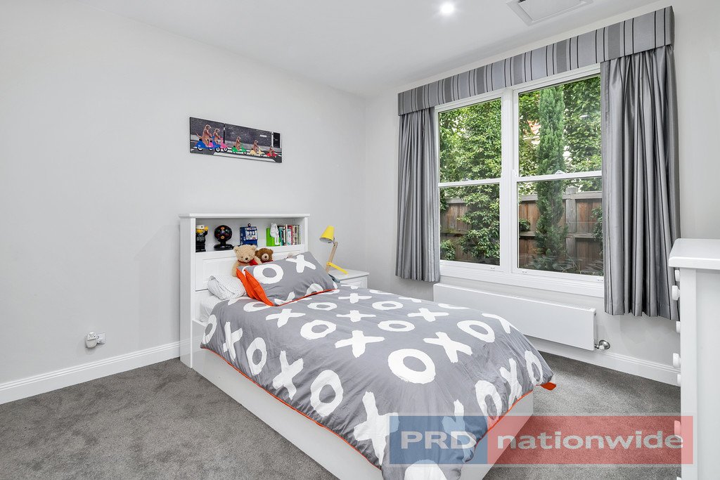 143 Wendouree Parade LAKE WENDOUREE 9