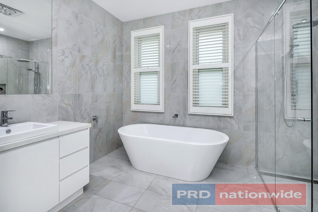 143 Wendouree Parade LAKE WENDOUREE 10