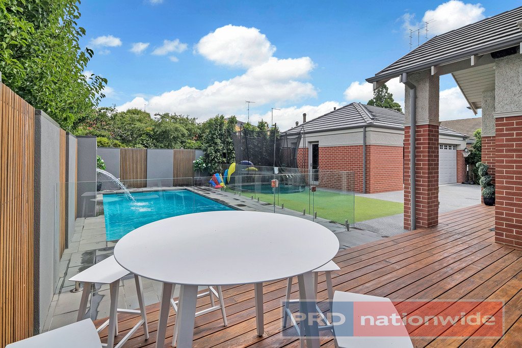 143 Wendouree Parade LAKE WENDOUREE 14