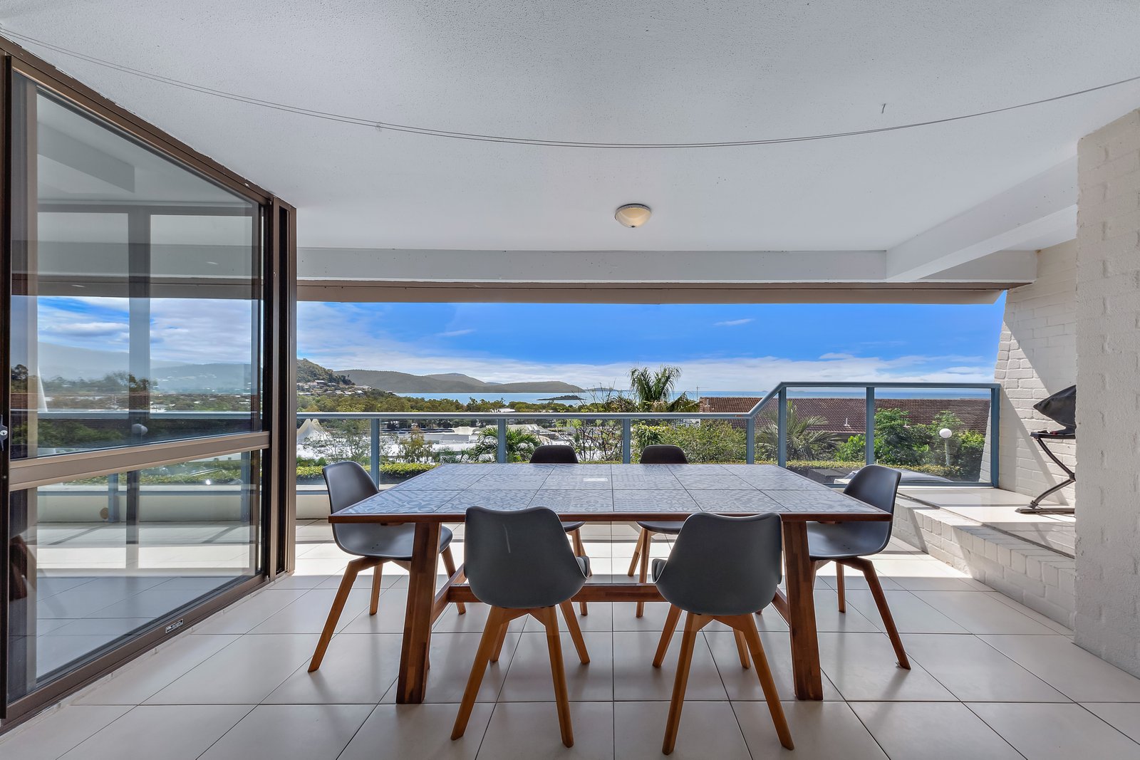 143/6 Eshelby Drive CANNONVALE 2