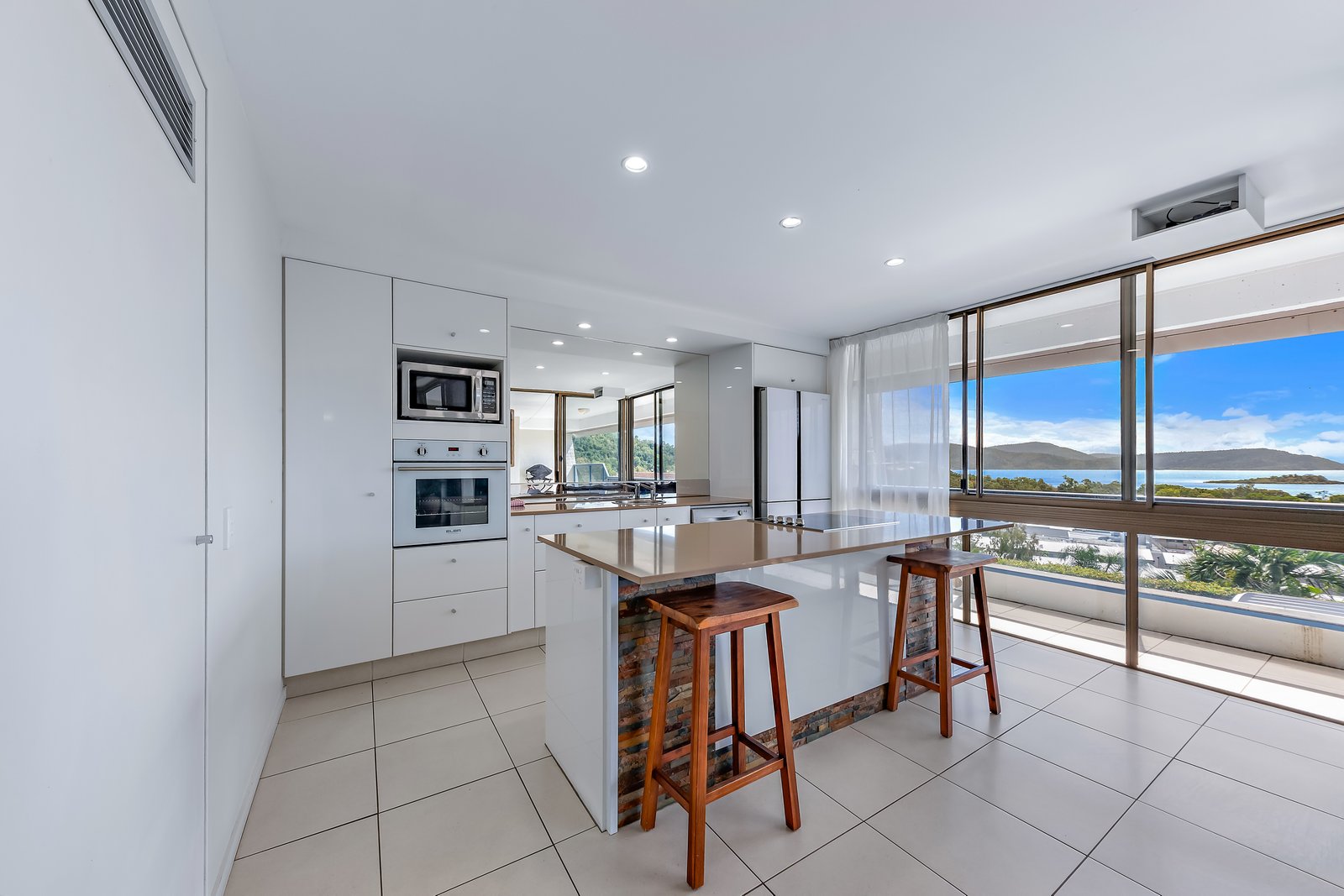 143/6 Eshelby Drive CANNONVALE 4