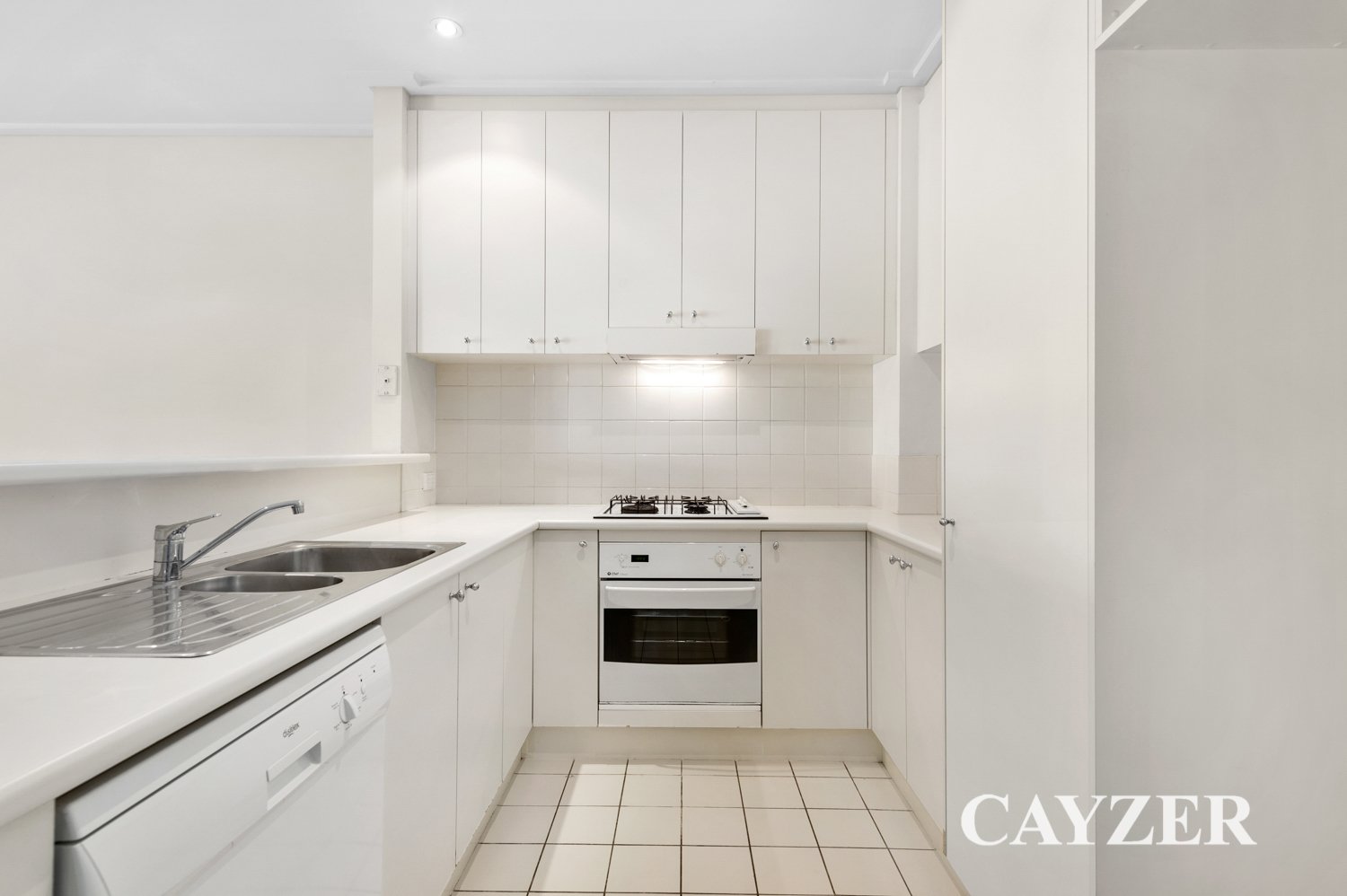 Gallery: 14/39 Esplanade East