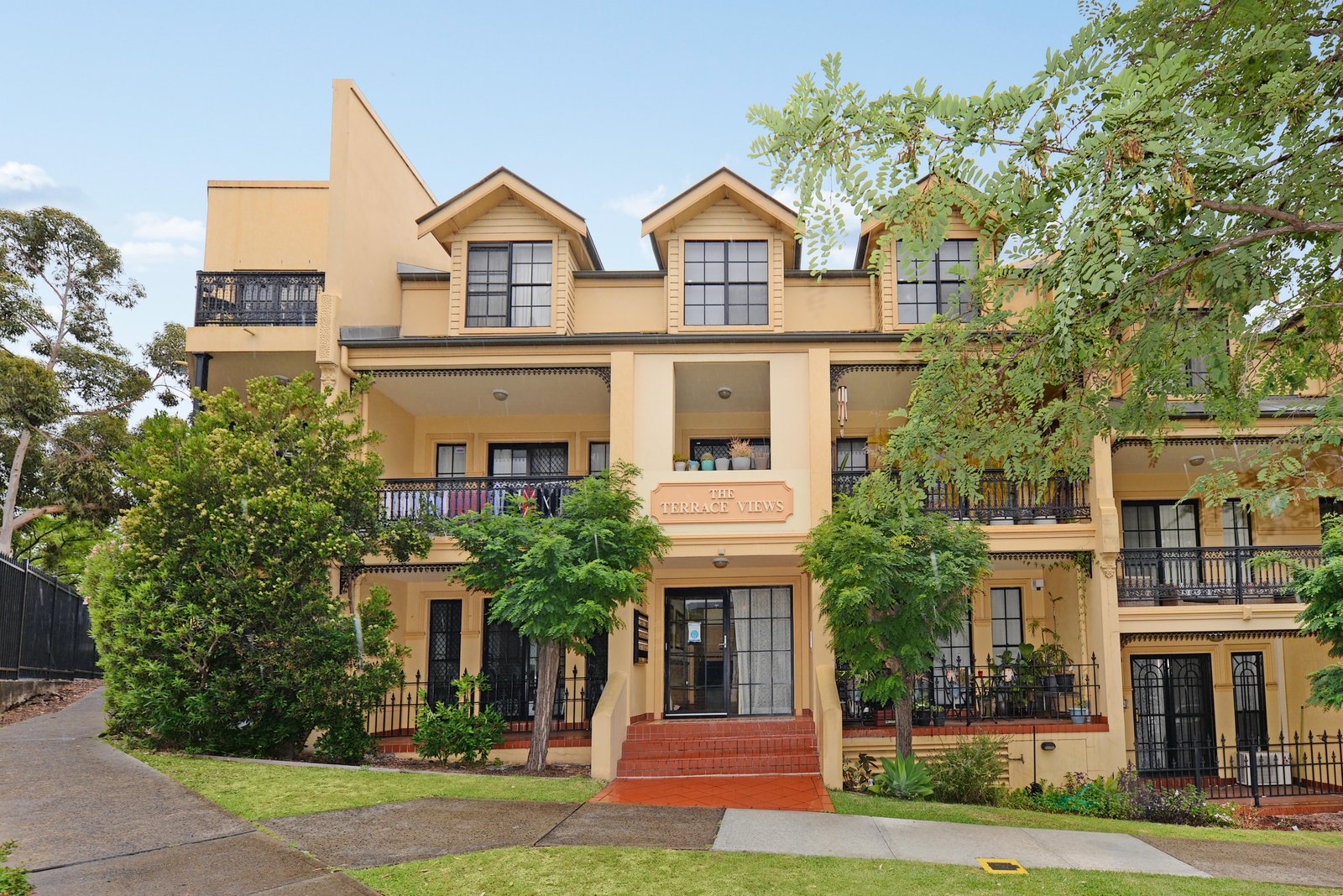 14/4-10 View Street ARNCLIFFE 1
