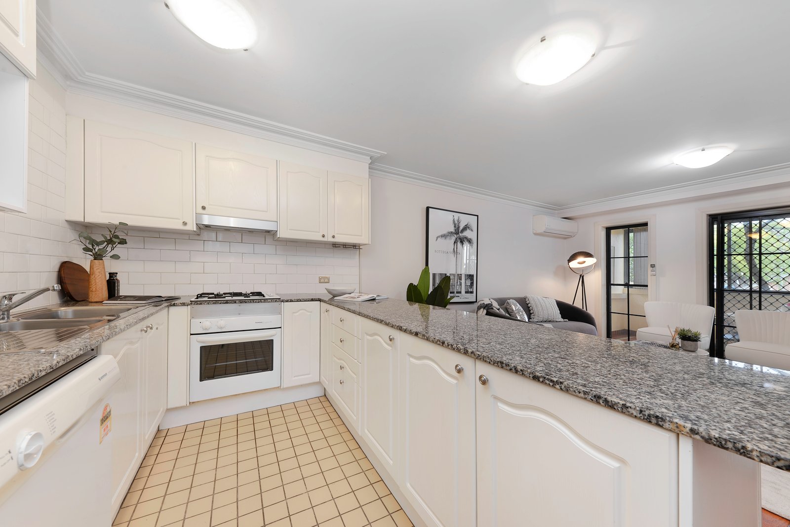 14/4-10 View Street ARNCLIFFE 3