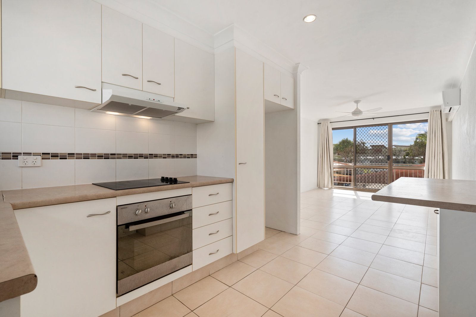14/4 Boronia Avenue POTTSVILLE 2